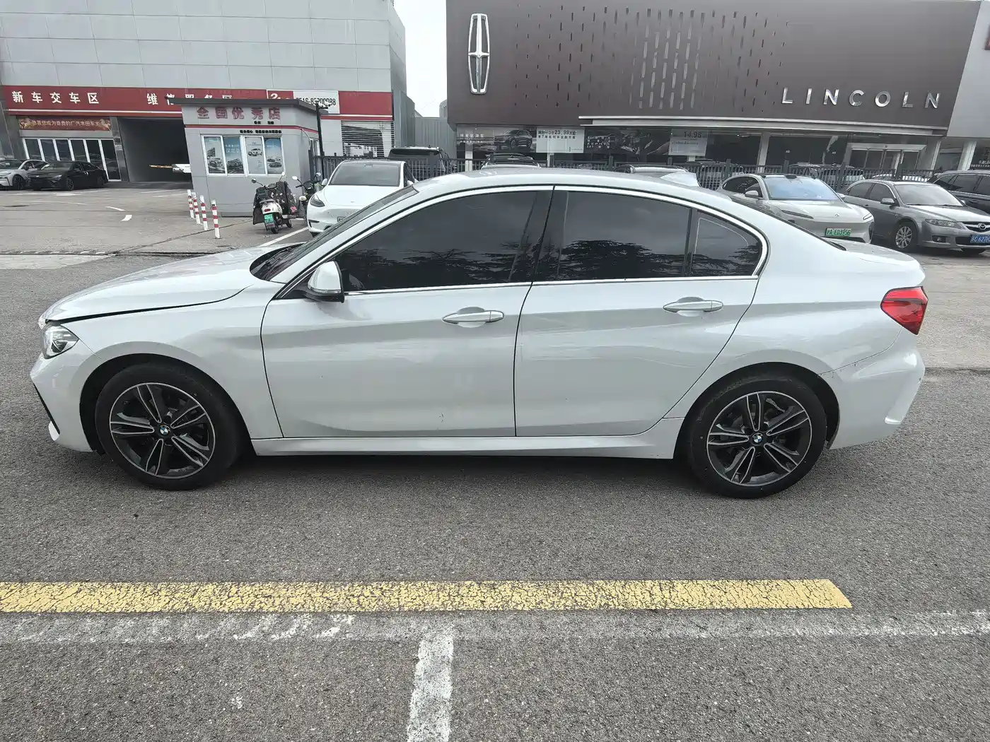 BMW 1 Series 2023 120i M Sport фото 2