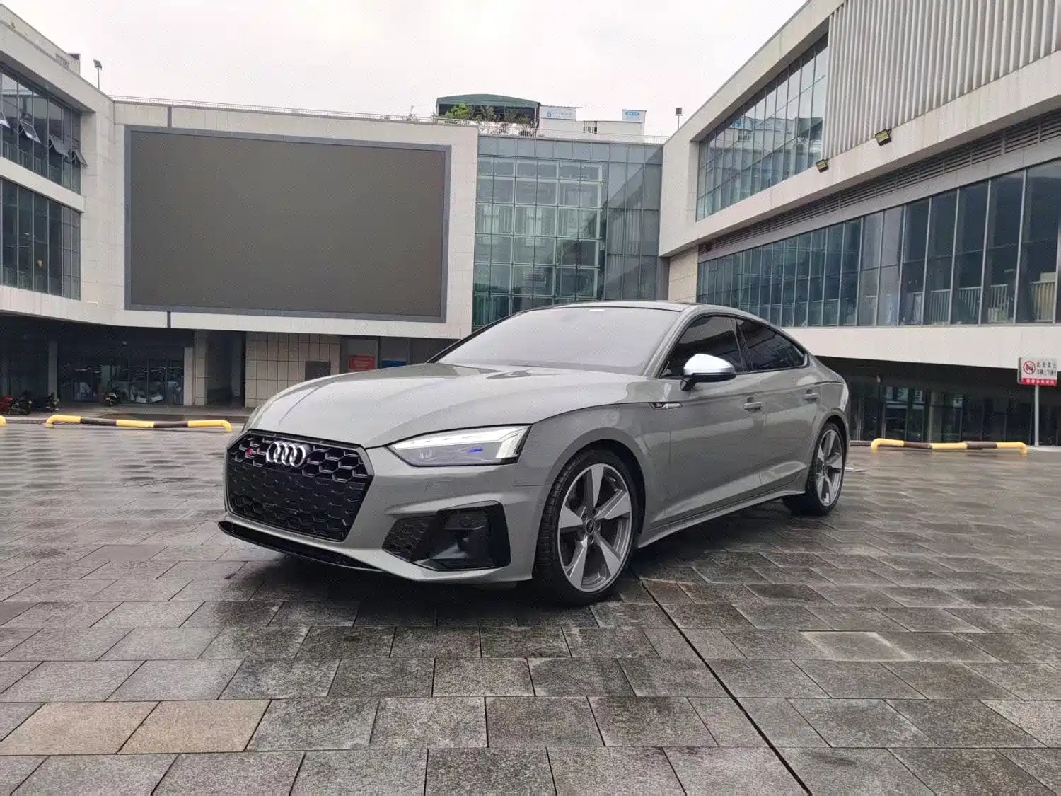 Photo 1 - Audi S5