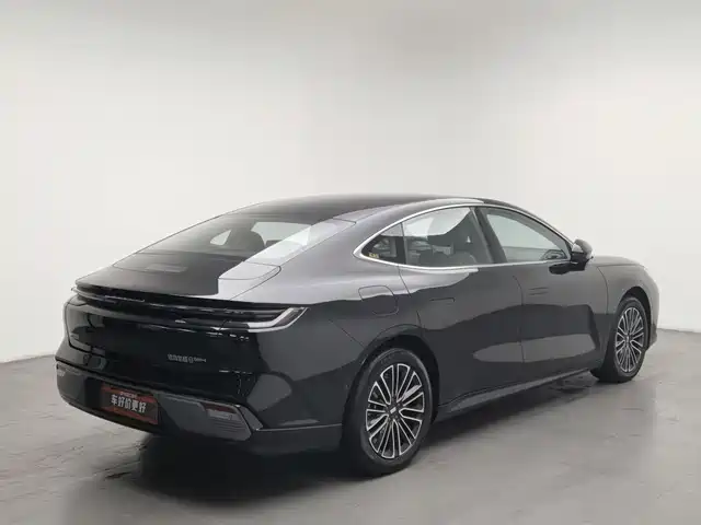 Geely Galaxy Galaxy Xingyao 8 2025 130km EM-i Premium Edition — фото 2