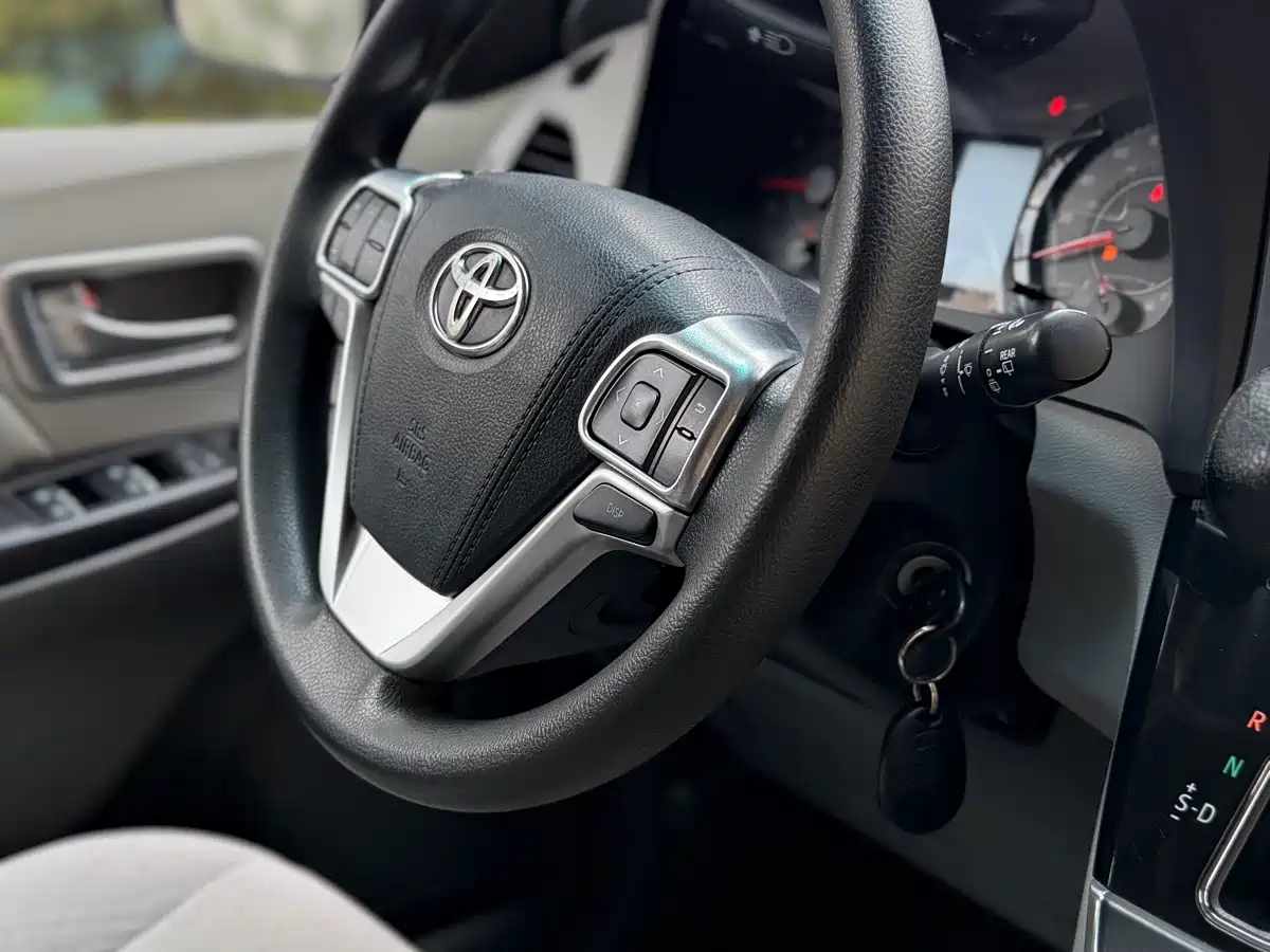Photo 21 - Toyota Sienna