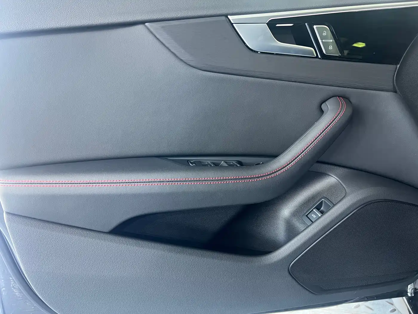 Audi A4L 2025 2 Million Celebration Edition 40 TFSI Luxury Dynamic фото 14