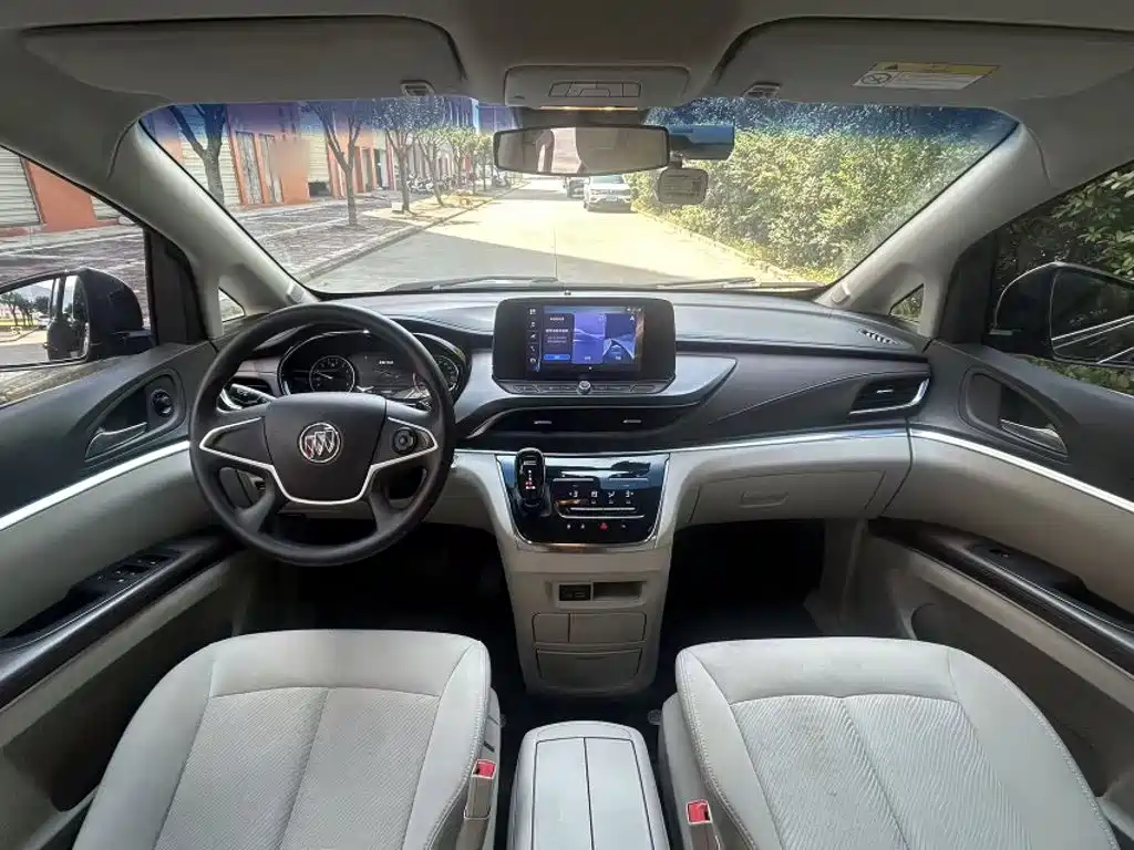 Фото 14 - Buick GL8