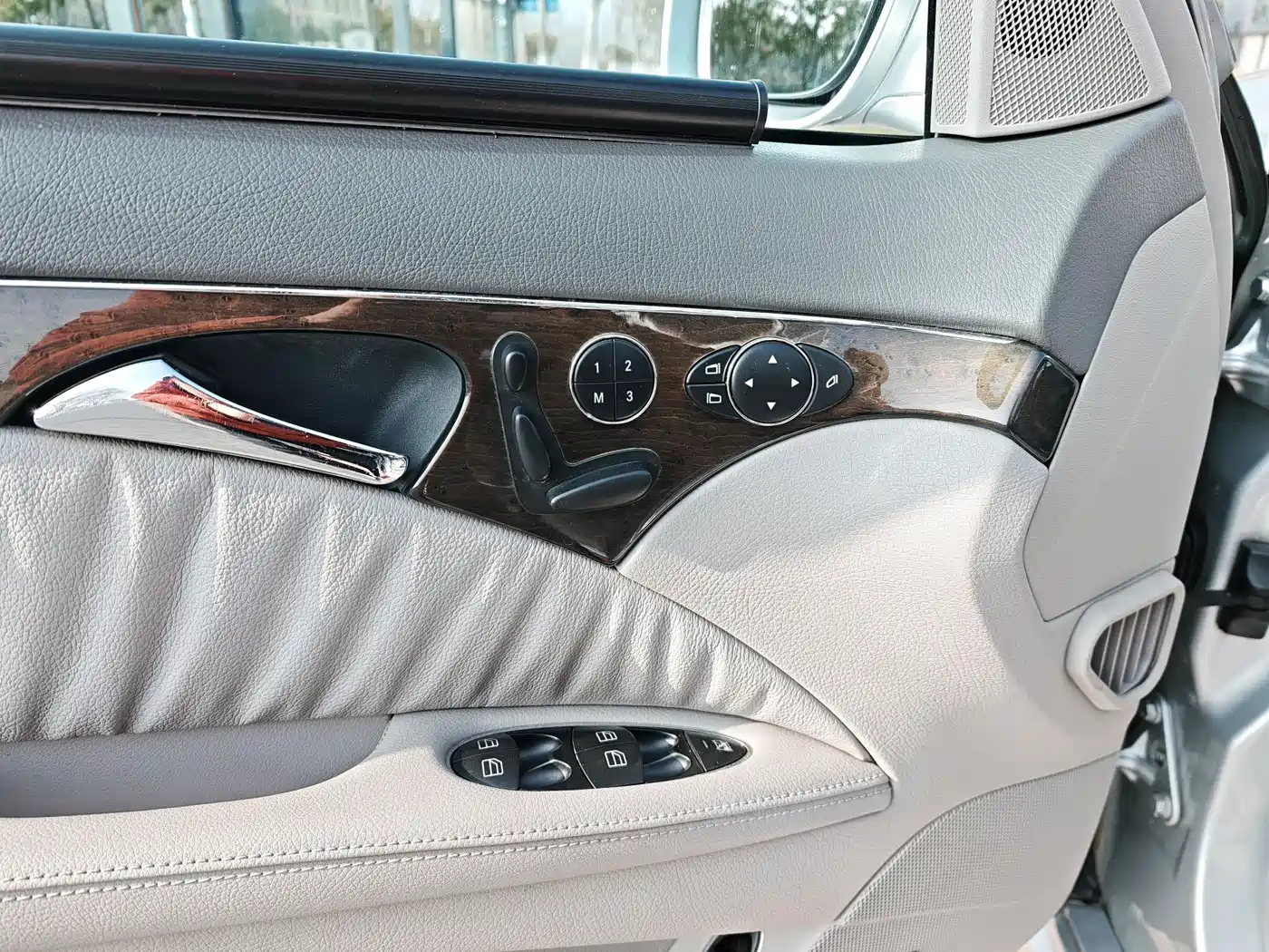 Mercedes-Benz E-Class 2005 E 280 фото 5