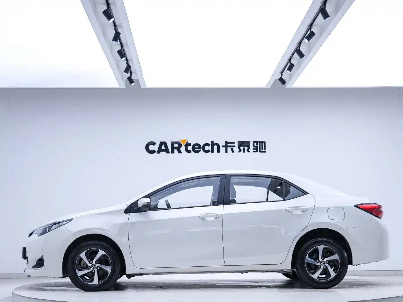 Toyota Levin 2017 Facelift 185T CVT Elite (China V) фото 3