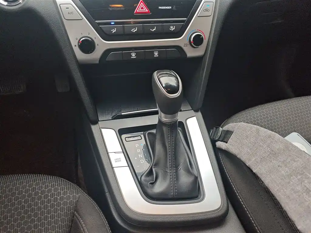 Hyundai Elantra 2016 Model 1.6L Automatic Smart Elite фото 10