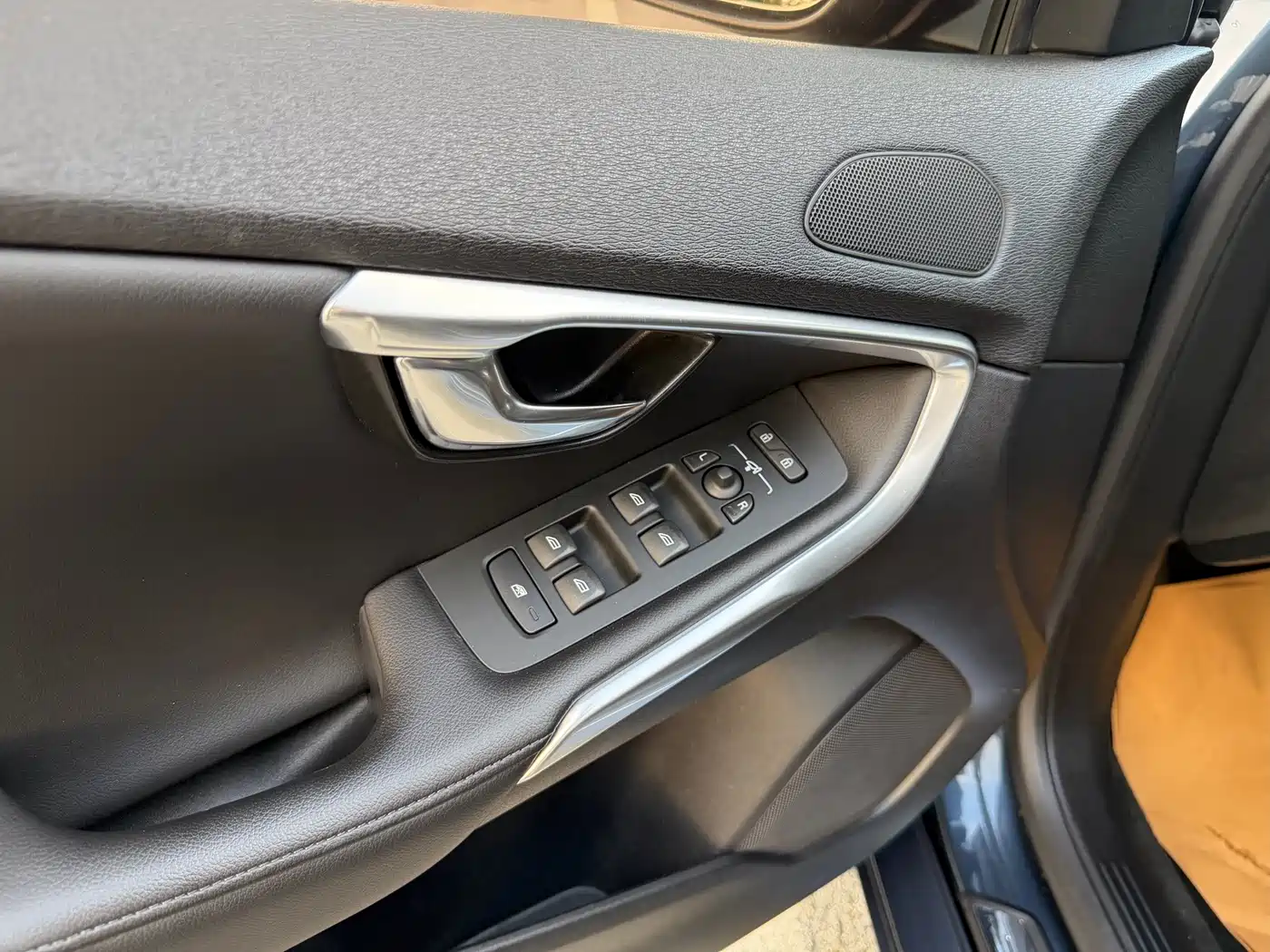Volvo V40 2017 2017 T3 R-Design