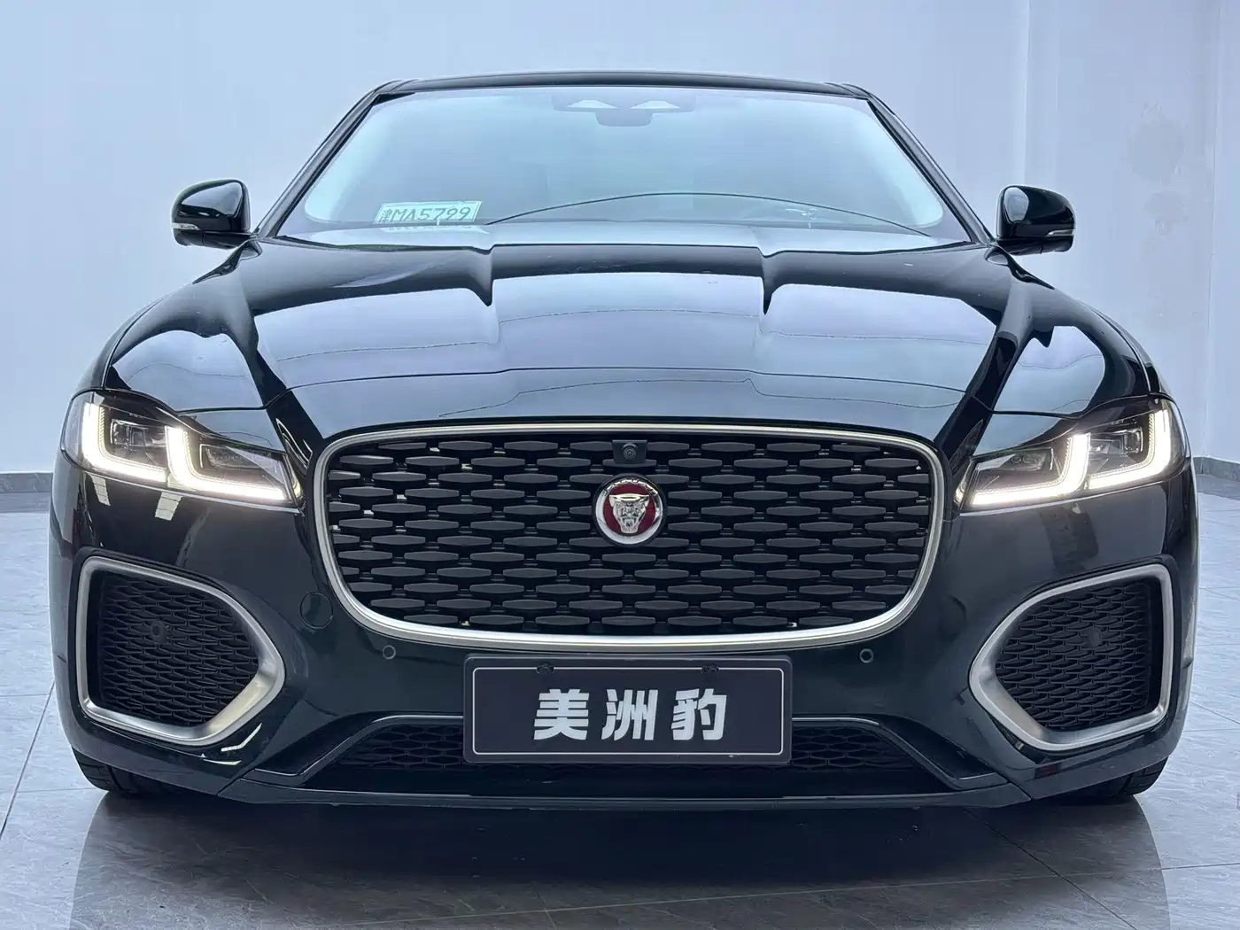 Jaguar XFL 2025 2025 2.0T P250 FWD Luxury Edition