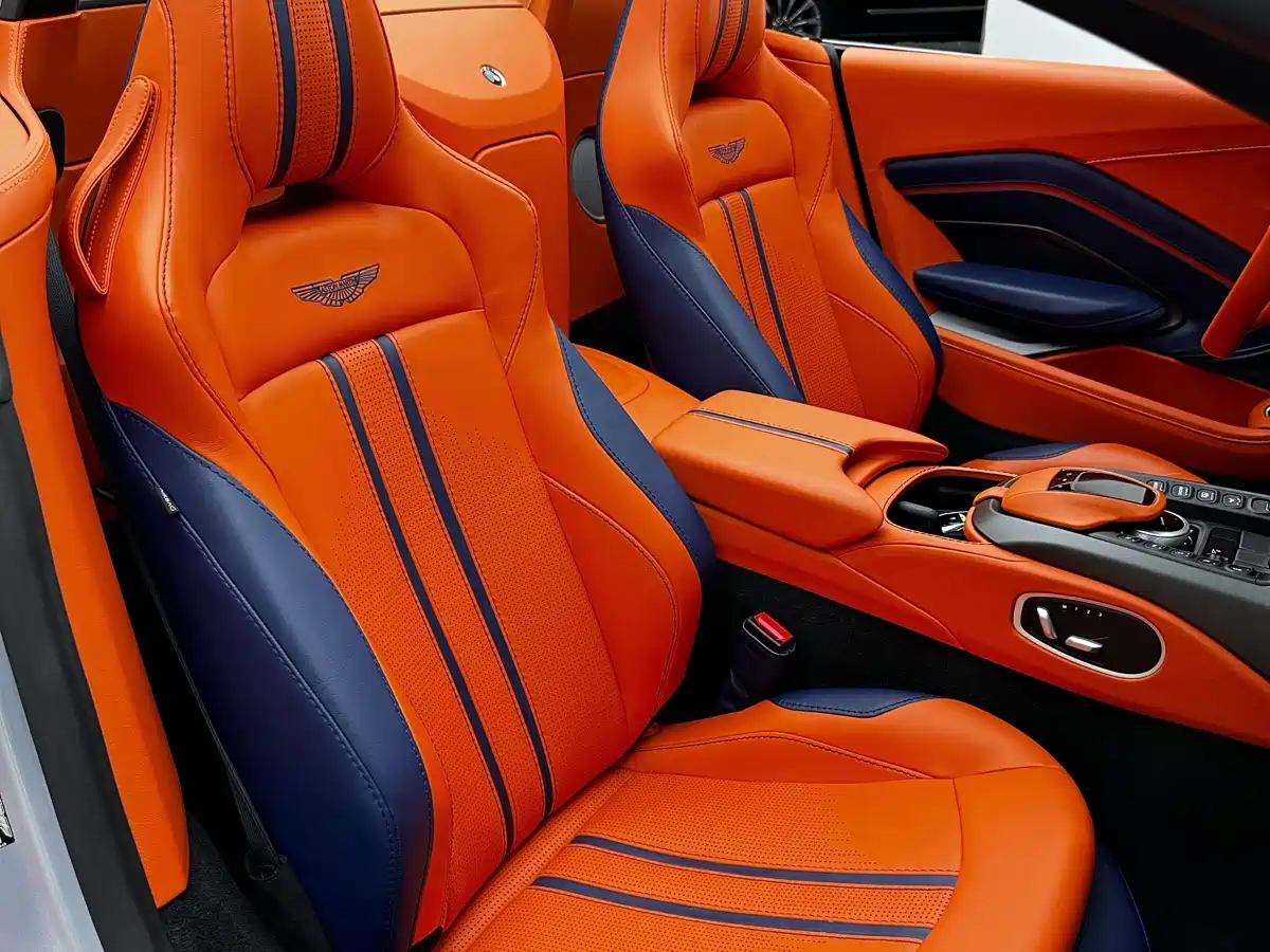 ASTON MARTIN V8 VANTAGE