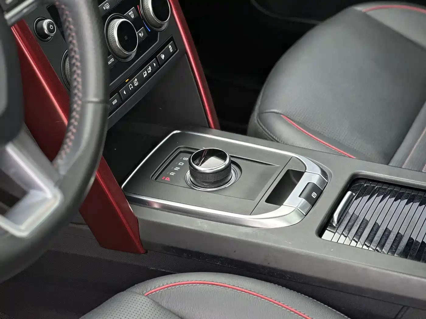 Land Rover Discovery Sport 2019 240PS SE Dynamic Edition China VI фото 14