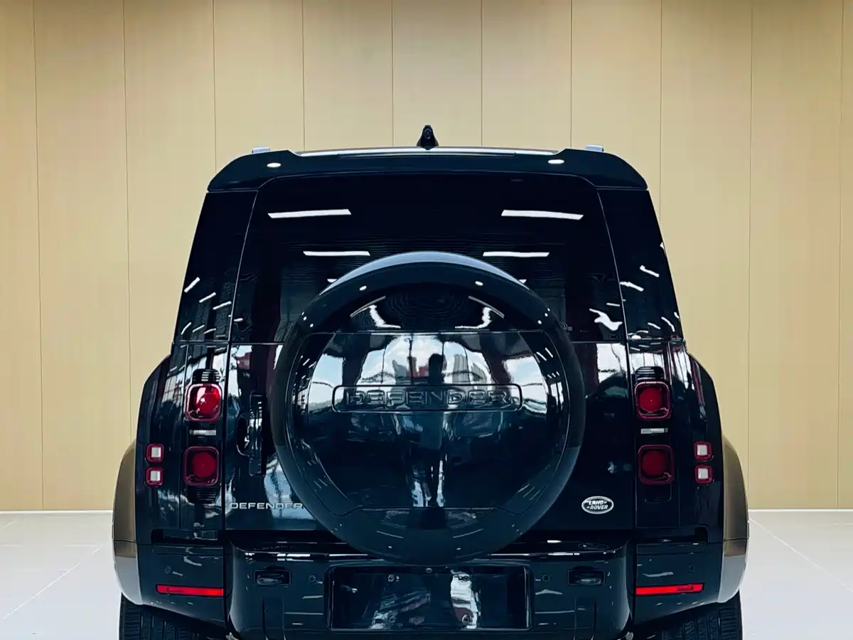 Land Rover Defender 2025 110 3.0T P400 -Dynamic HSE фото 8