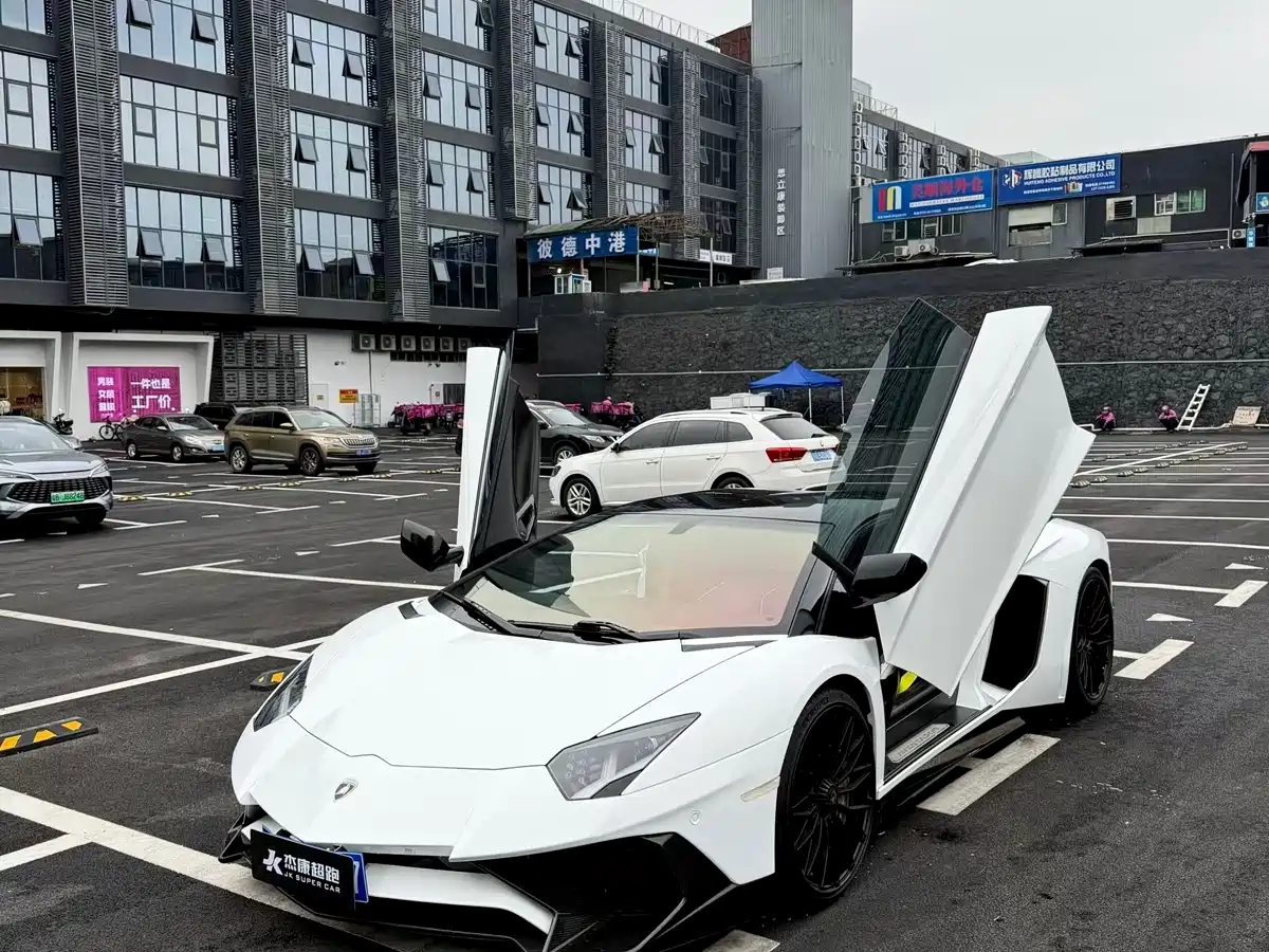 Lamborghini Aventador 2011 LP 700-4