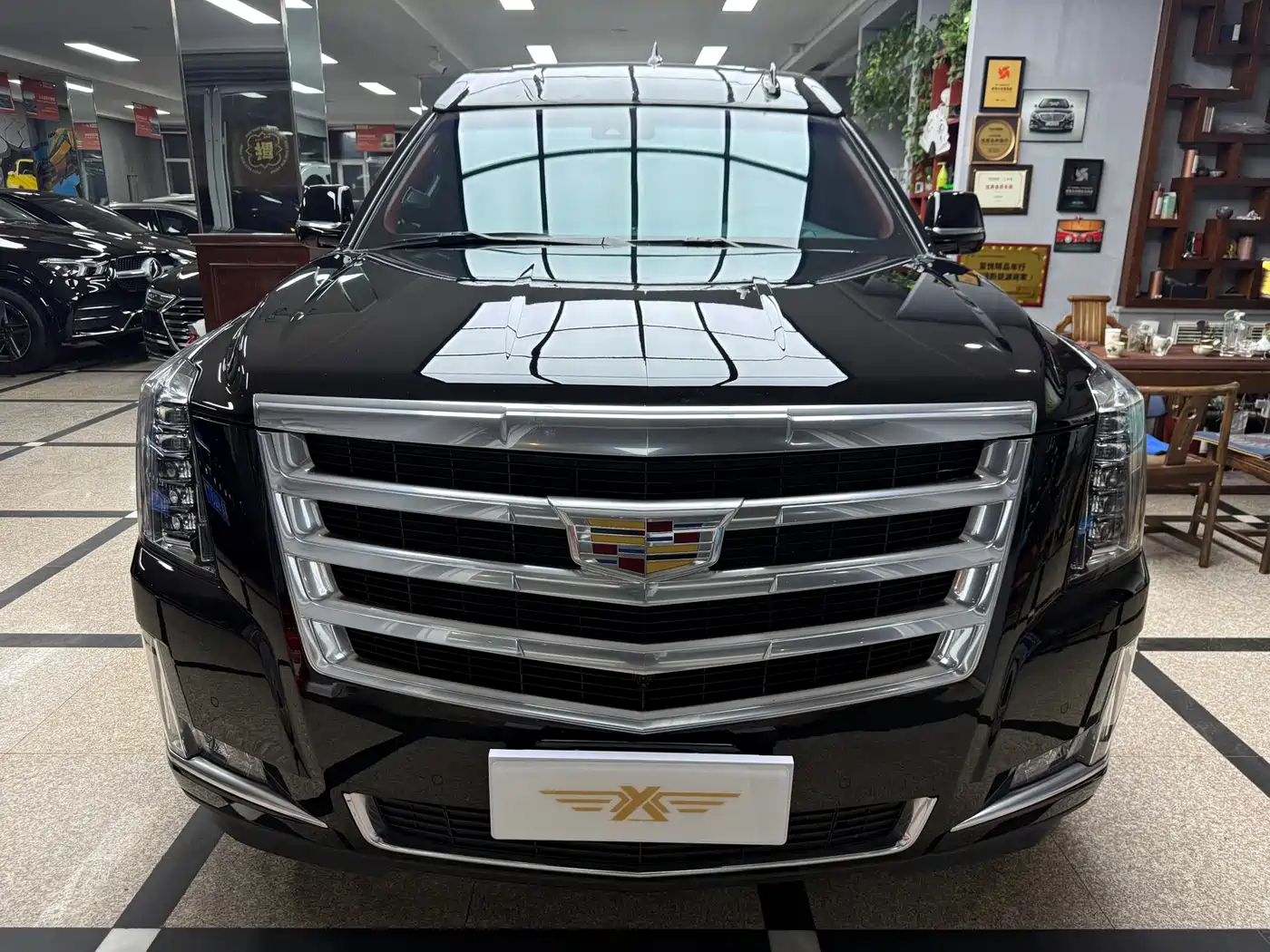 Cadillac Escalade 2017 6.2L ESV Platinum Extended фото 2
