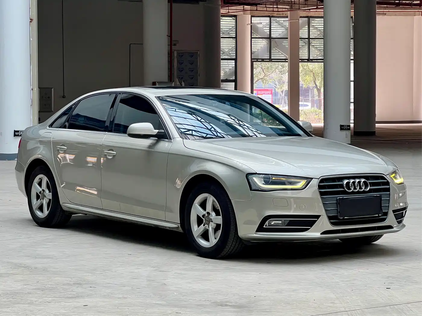 Audi A4L 2016 30 TFSI Collector's Edition Automatic Comfort фото 3
