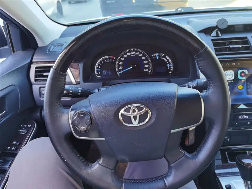 Toyota Camry 2015 2.0G Leading Edition фото 7