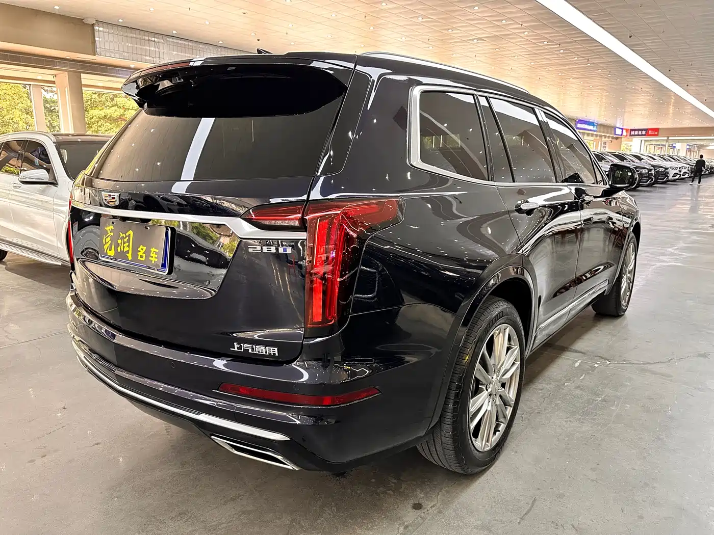 CADILLAC XT6