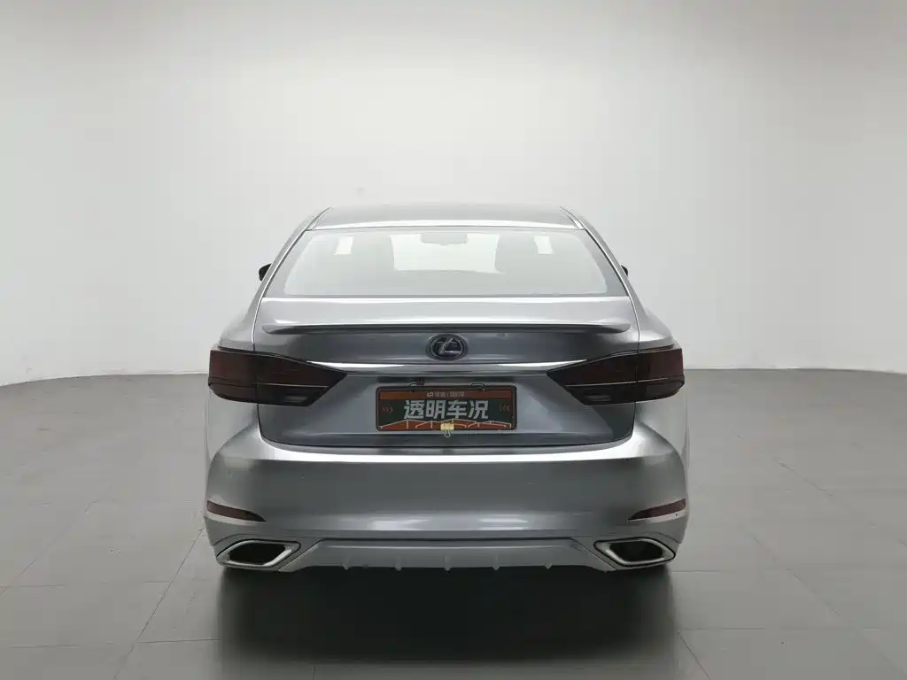 Фото 4 - Lexus ES