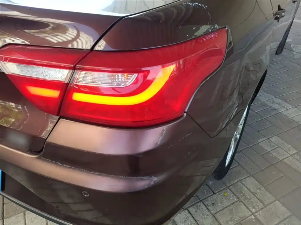 Фото 8 - Geely Vision