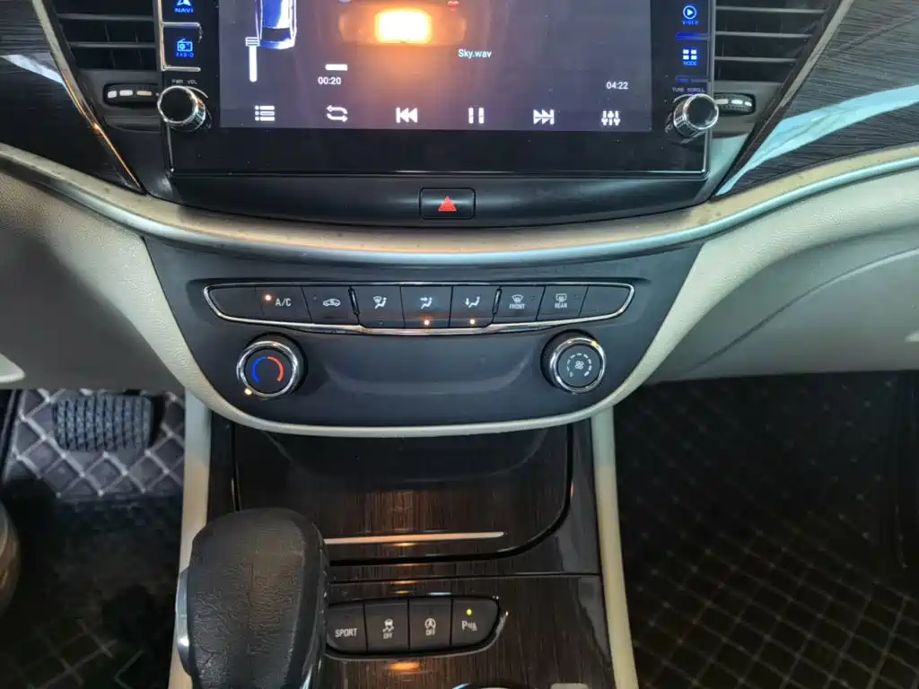Photo 9 - Buick Verano