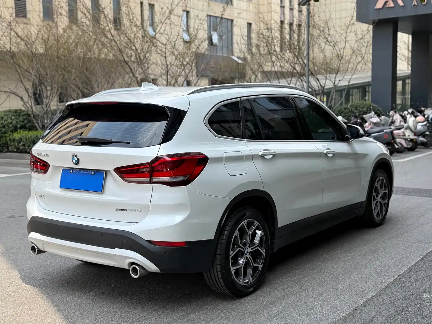 BMW X1 2022 sDrive25Li Leading фото 9