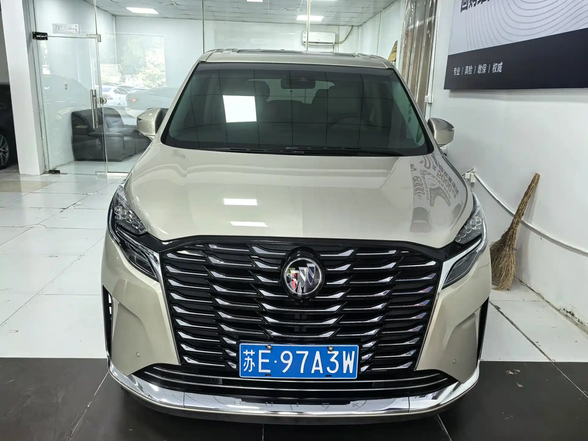 Фото 2 - Buick GL8