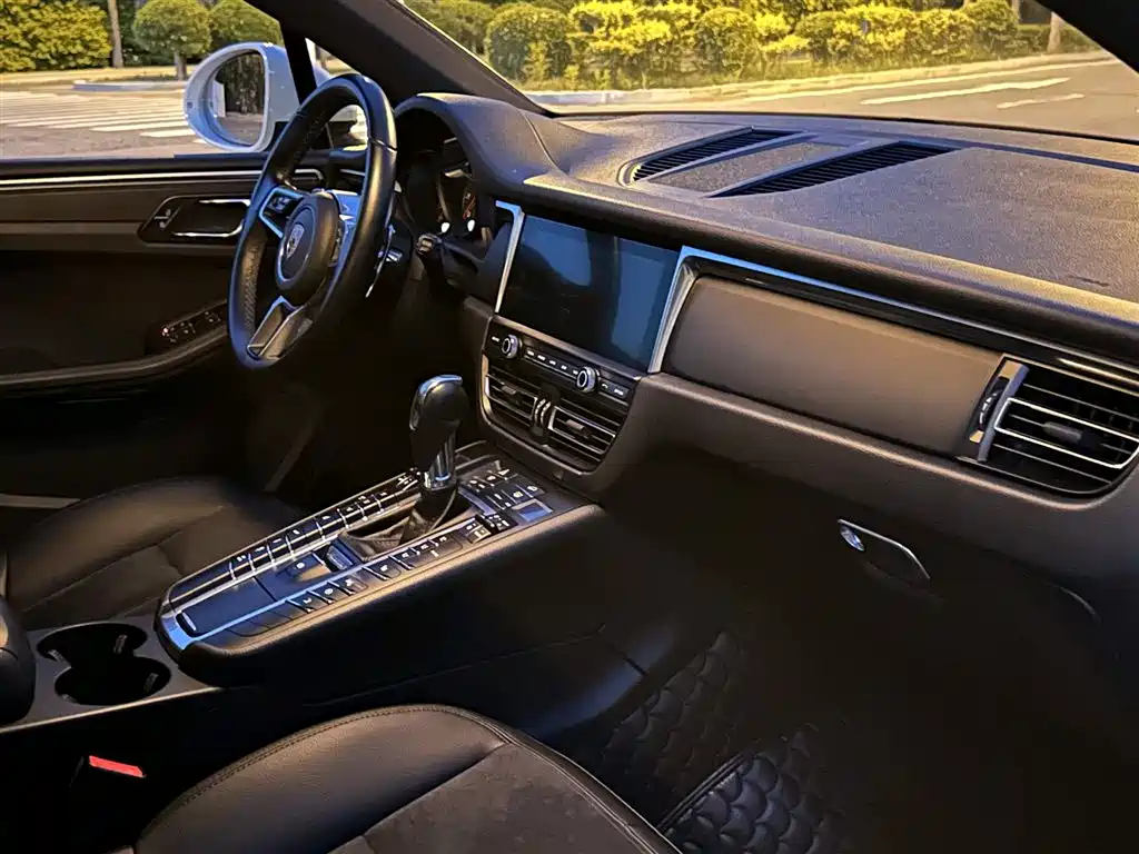 Porsche Macan 2018 Macan 2.0T фото 10