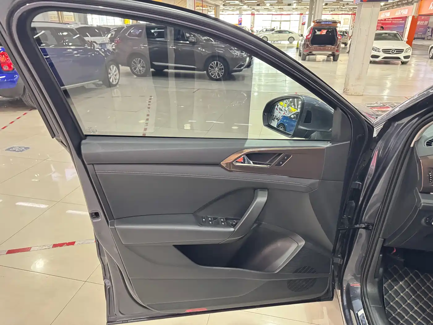 Volkswagen Tharu 2019 280TSI 2WD Flagship Edition China V фото 16