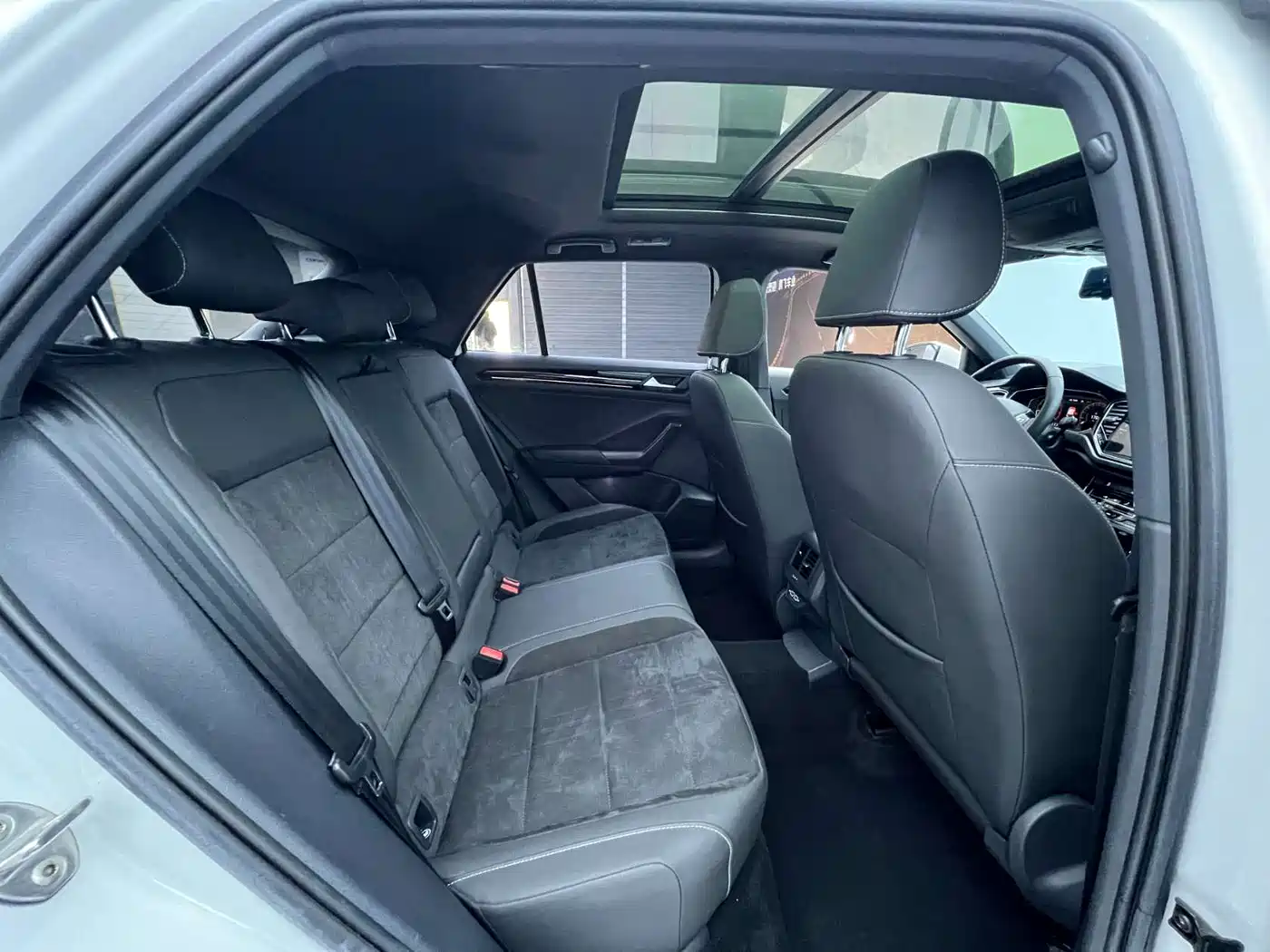 Volkswagen T-ROC 2021 Facelift 280TSI DSG 4WD Luxury Smart Connect Edition фото 6