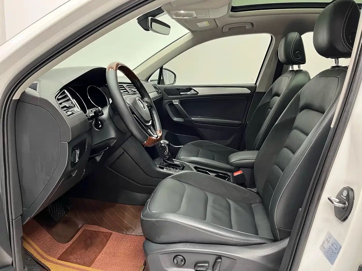 Volkswagen Tiguan L 2017 380TSI Automatic 4WD Luxury Edition фото 3