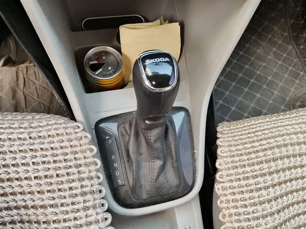 Škoda Rapid 2016 1.6L Automatic Pioneer Edition фото 7