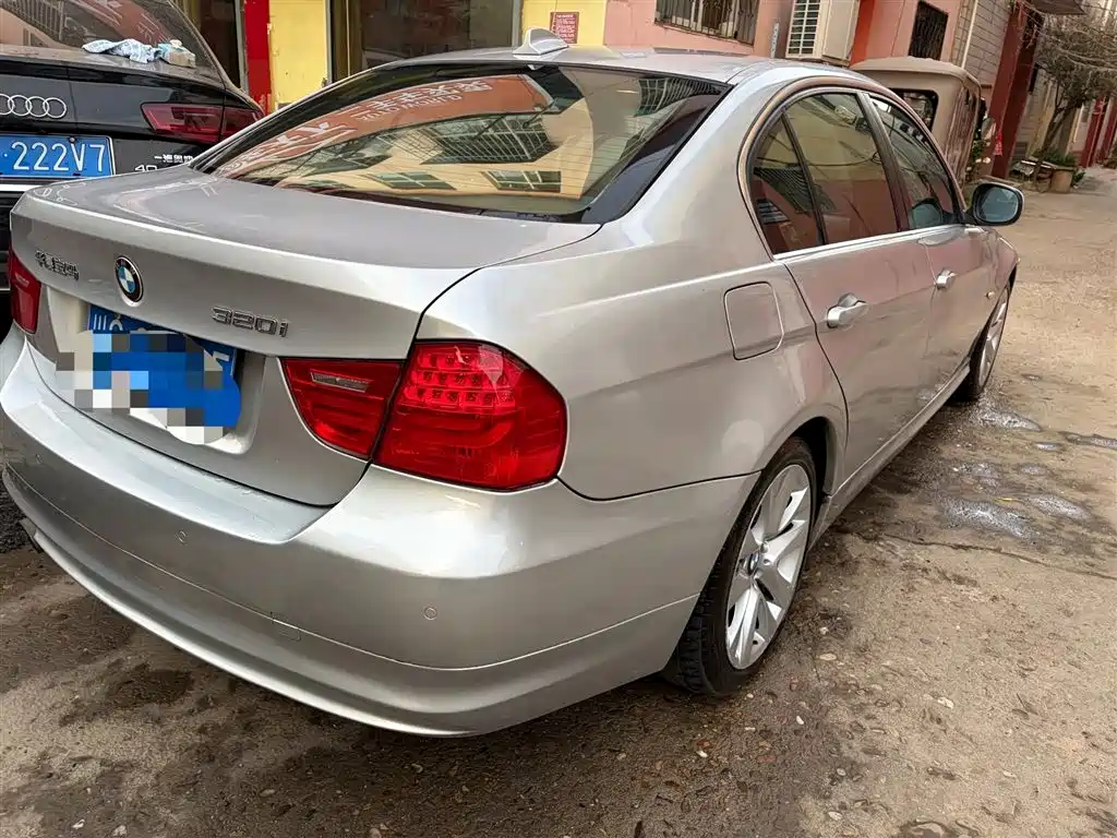 BMW 3 Series 2012 320i Luxury фото 5