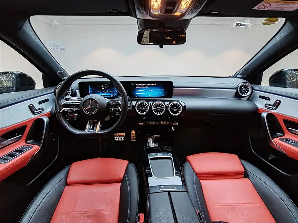 Mercedes-Benz A-Class AMG 2025 AMG A 35 L 4MATIC фото 13