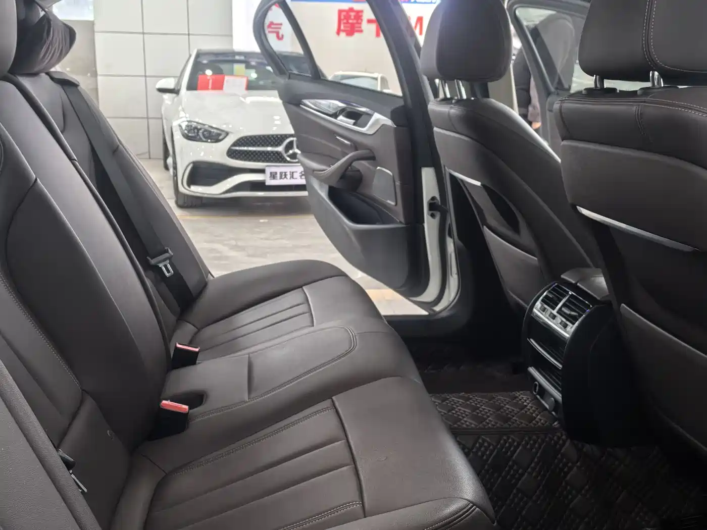 BMW 5 Series 2019 525Li Luxury Package фото 13