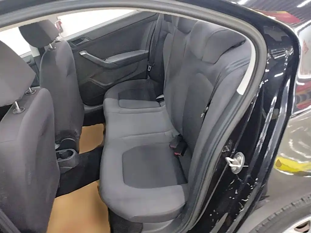 Volkswagen Santana 2015 1.6L Automatic Trend Edition фото 17