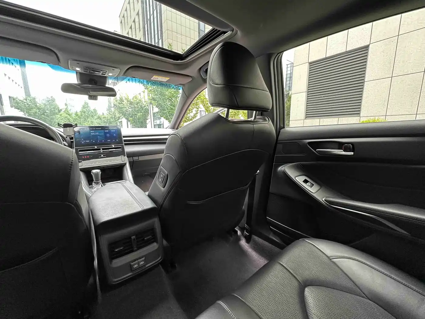 Toyota Avalon 2022 2.0L Luxury Edition фото 16