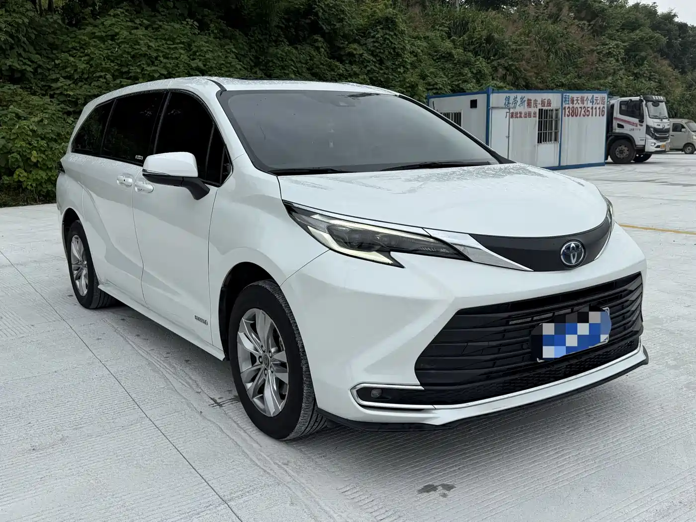 Toyota Sienna 2023 2.5L Hybrid Comfort Edition фото 3