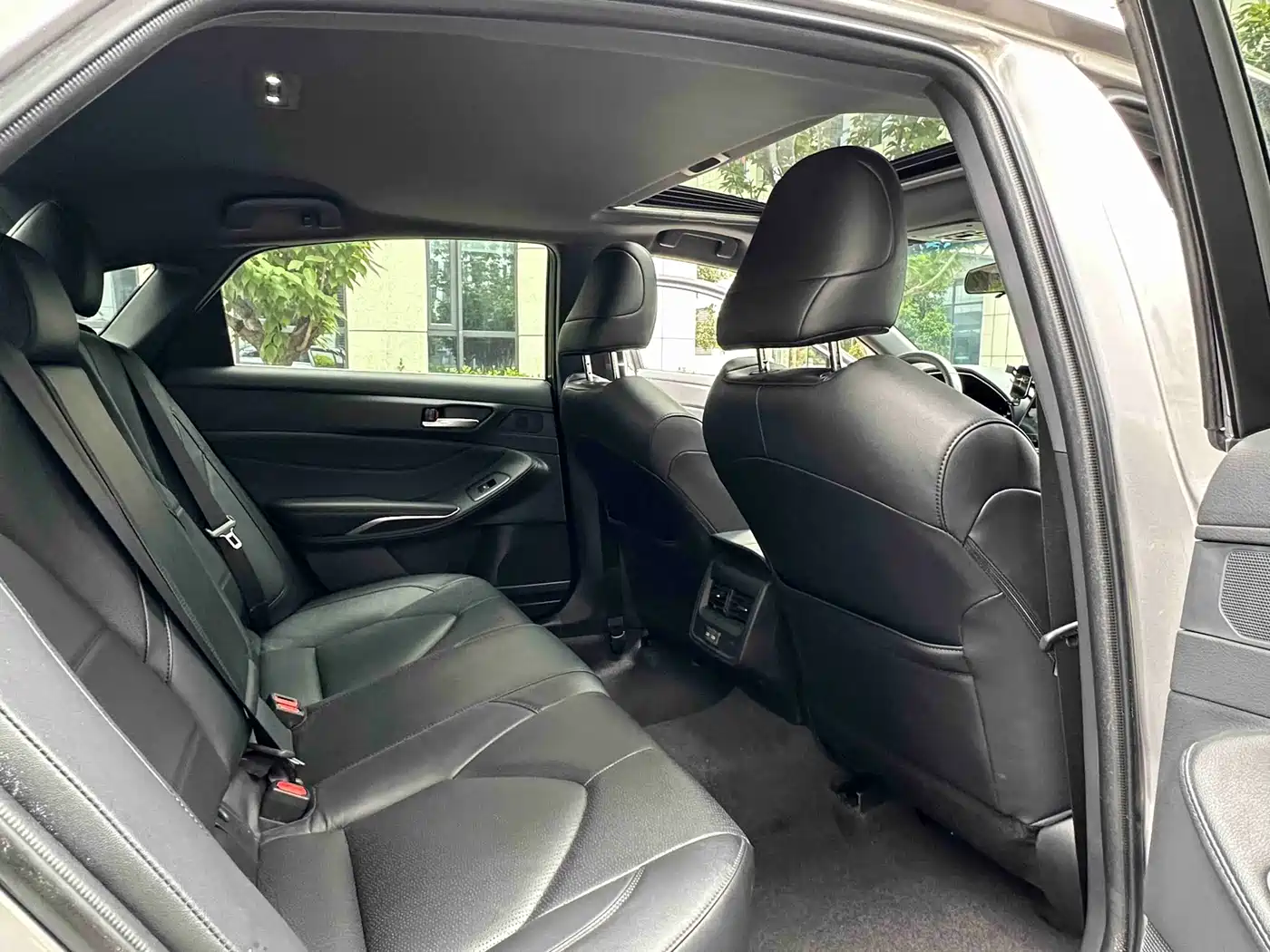 Toyota Avalon 2022 2.0L Luxury Edition фото 10
