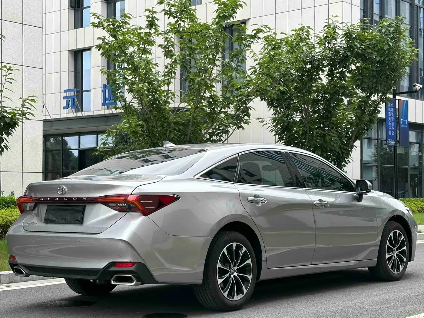 Toyota Avalon 2022 2.0L Luxury Edition фото 30