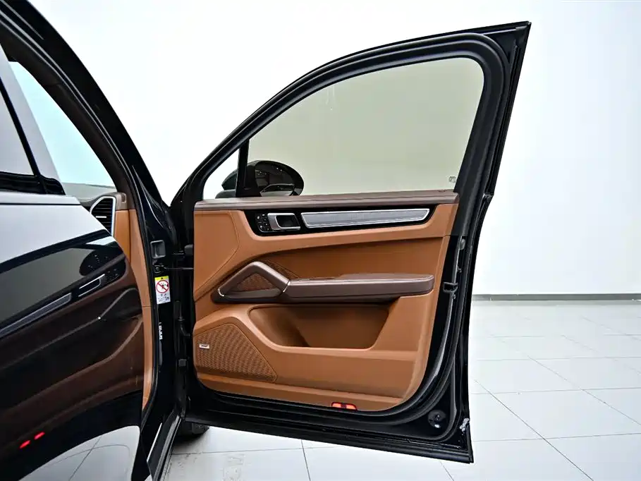 Porsche Cayenne New Energy 2023 Cayenne E-Hybrid 2.0T Platinum Edition фото 21