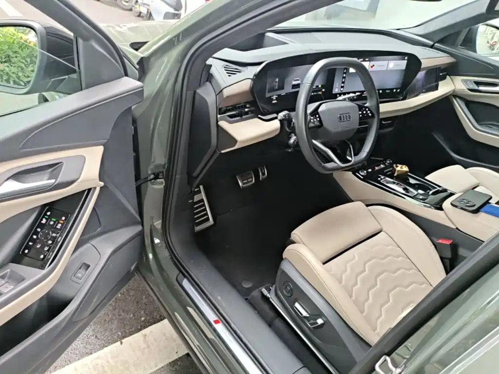 Фото 16 - Audi Q6L e-tron