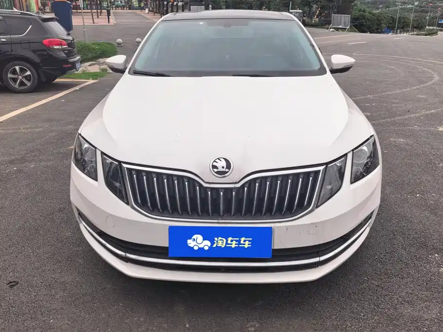 Škoda Octavia 2019 1.5L Automatic Luxury Edition фото 2