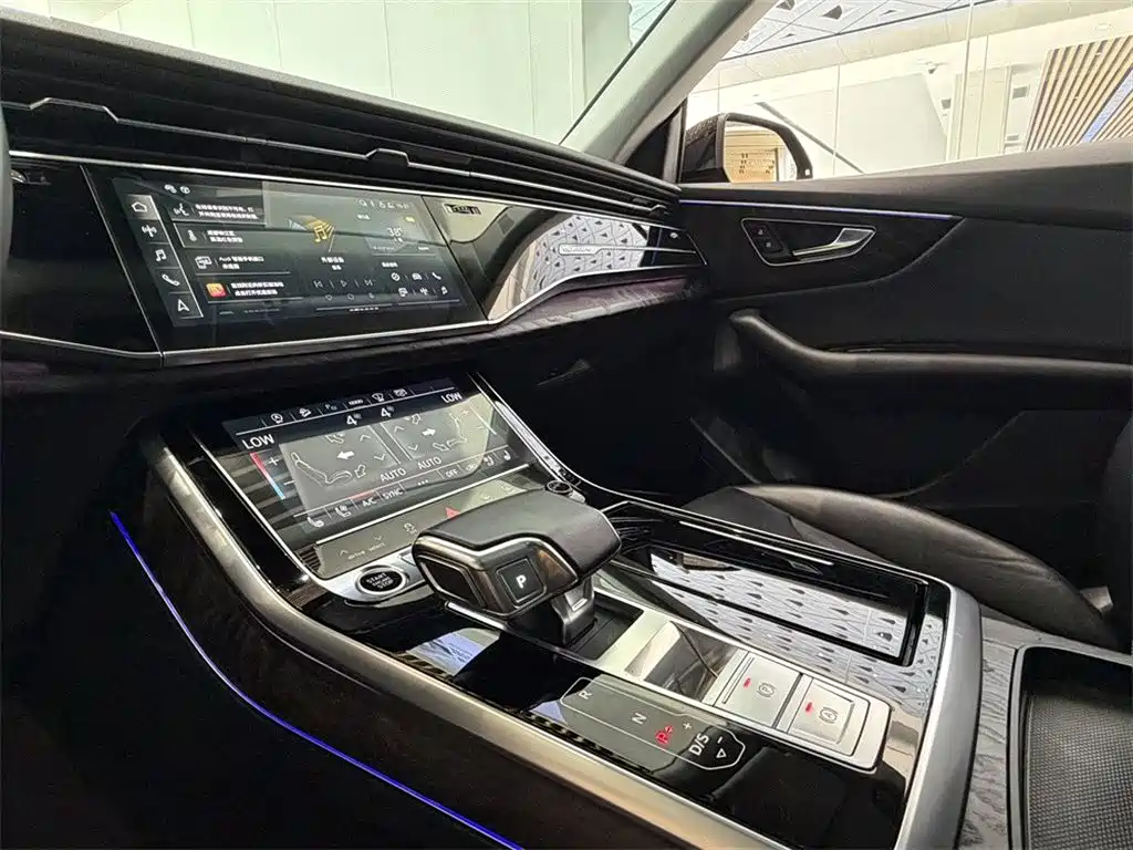 Audi Q8 2021 2022 55 TFSI Luxury Dynamic