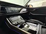 Photo 12 - Audi Q8