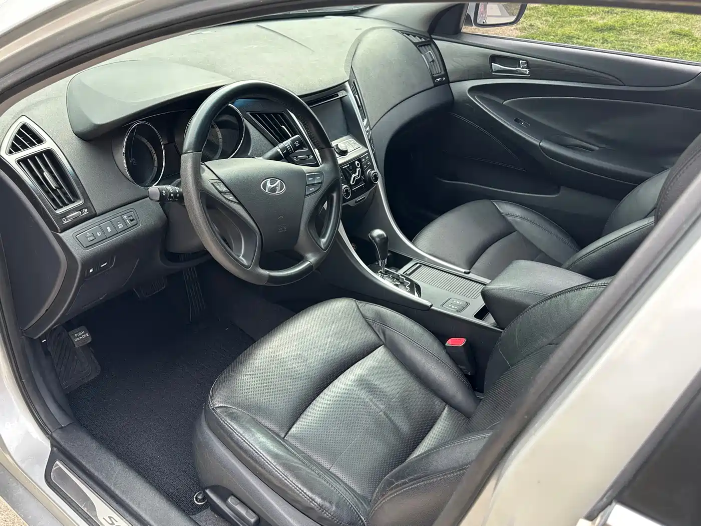 Hyundai Sonata 2011 2.0L Auto Premium Edition фото 9
