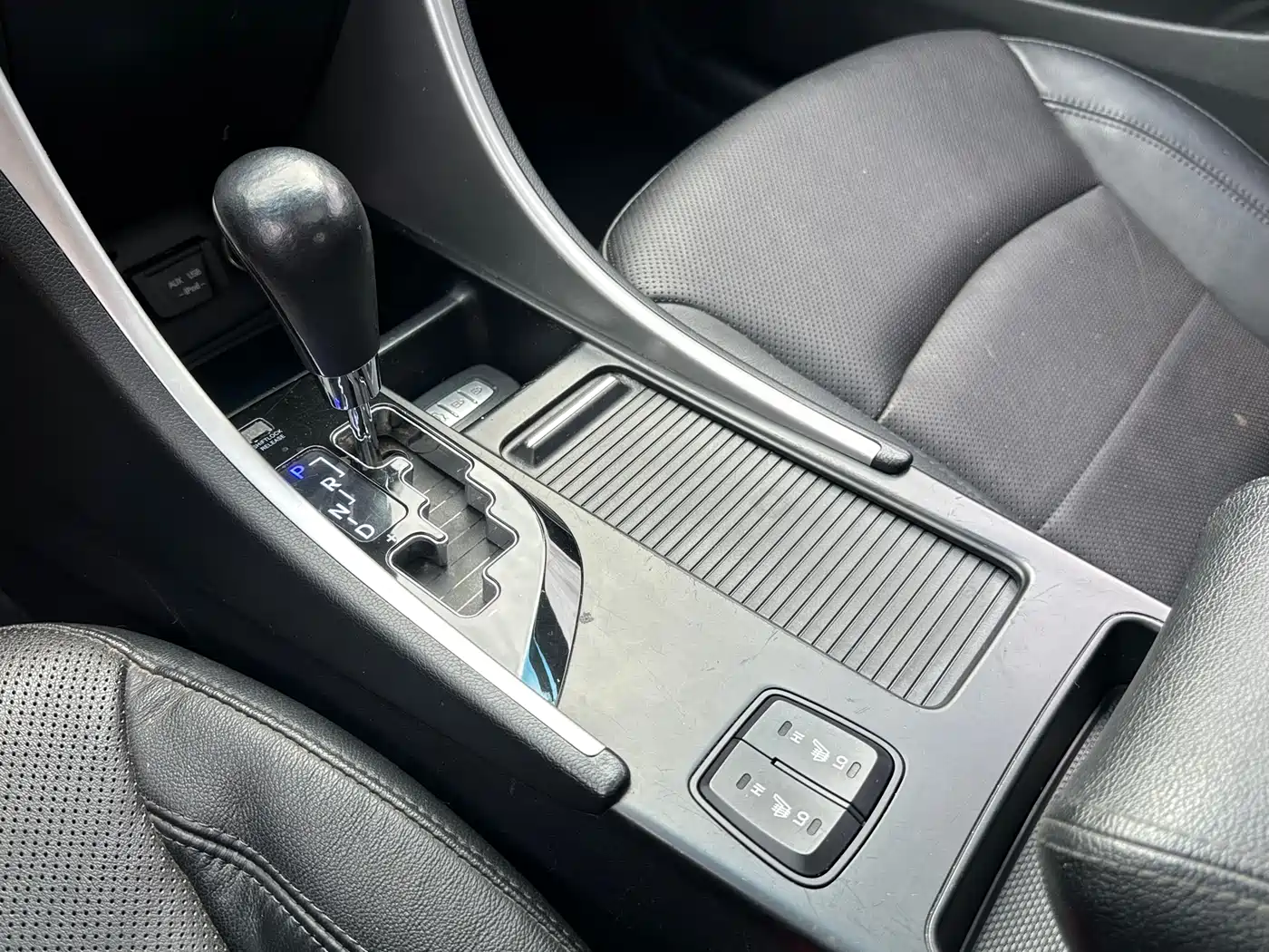 Hyundai Sonata 2011 2.0L Auto Premium Edition фото 11