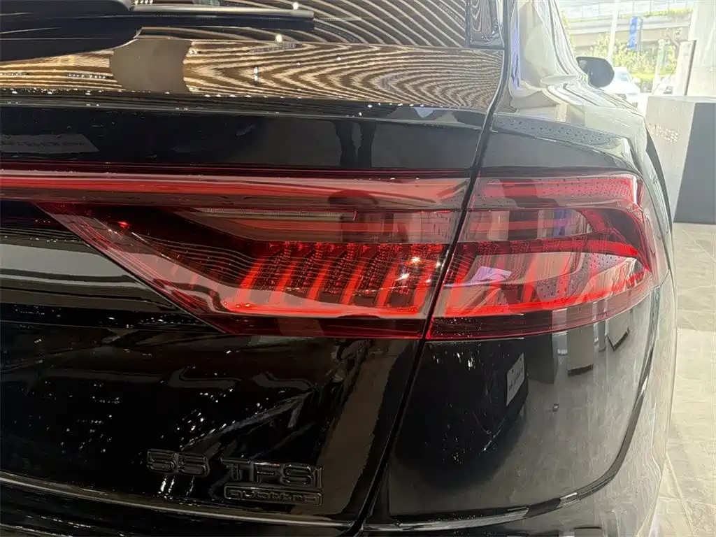 Audi Q8 2021 2022 55 TFSI Luxury Dynamic