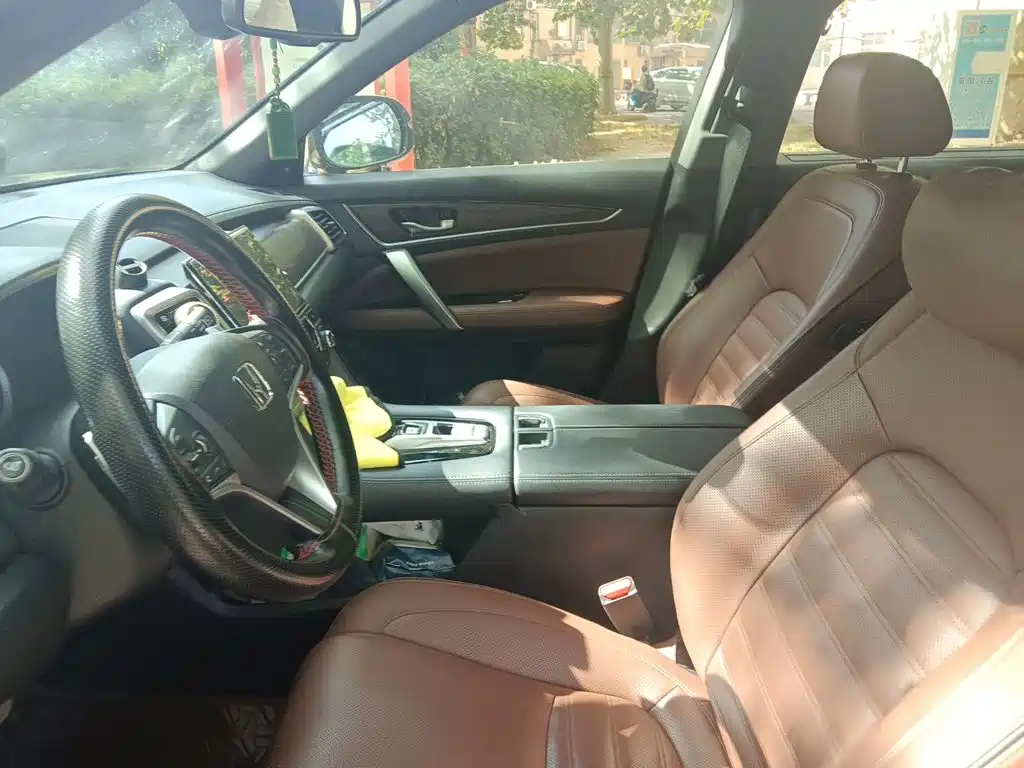 Фото 11 - Honda UR-V
