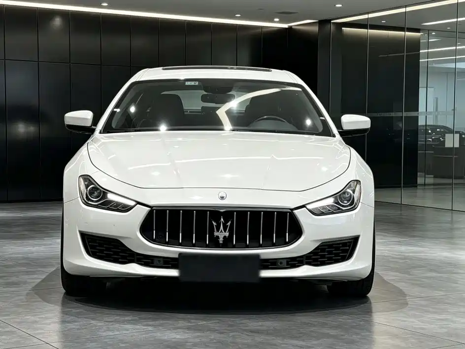 Фото 2 - Maserati Ghibli