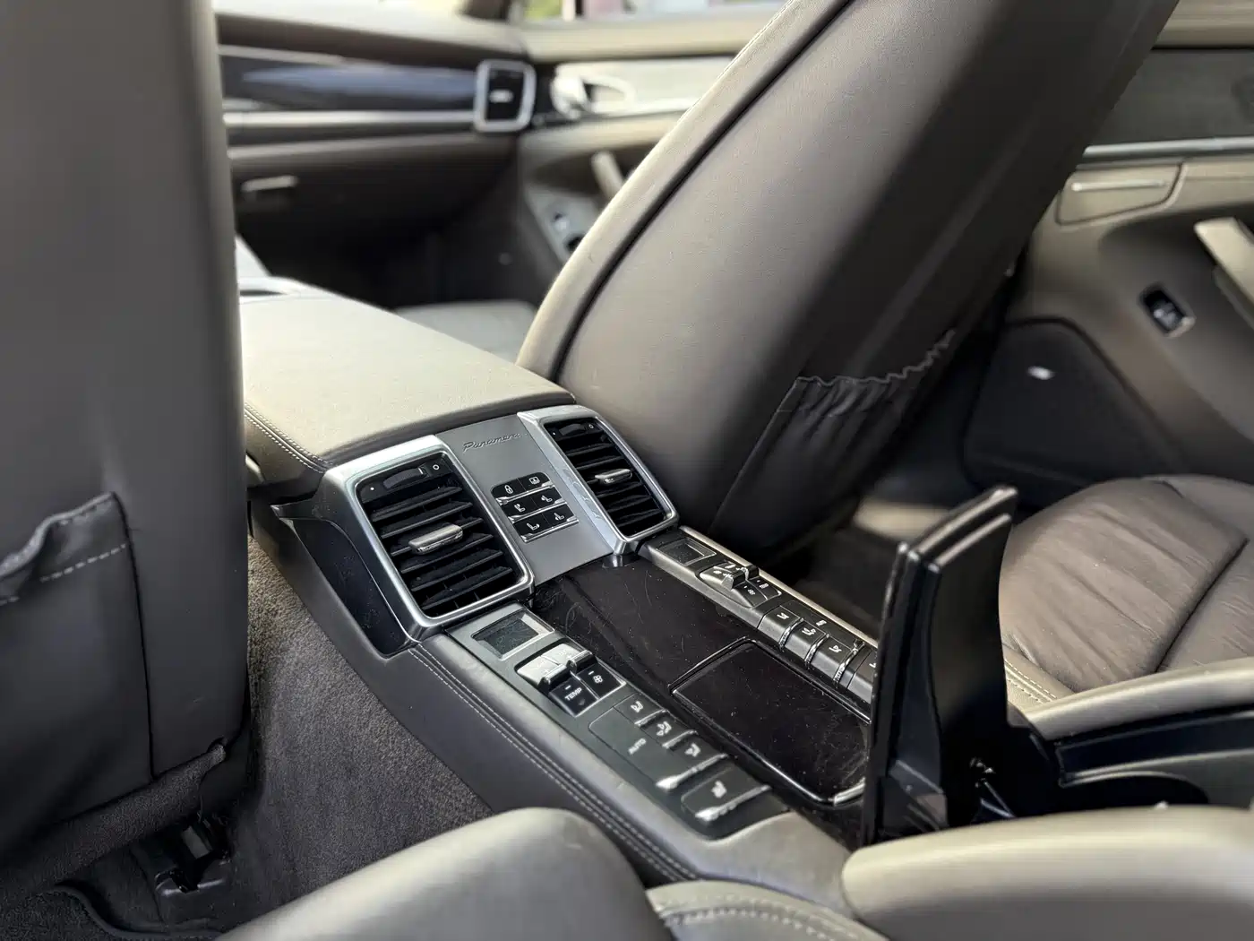 Porsche Panamera 2014 Panamera 4 3.0T фото 11
