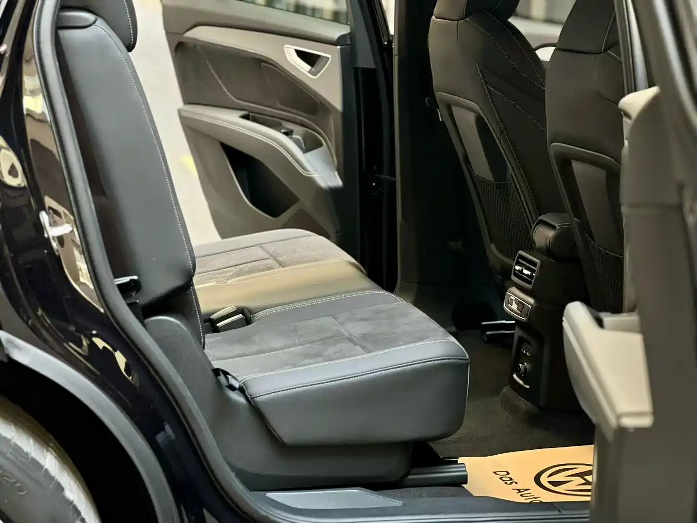 Audi Q5 e-tron 2023 40 e-tron Starlight Edition Brocade Package фото 7