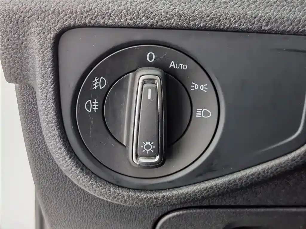 Volkswagen Golf Sportsvan 2016 230TSI Automatic Luxury фото 11